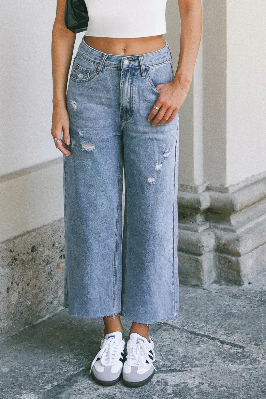 Discount Cupshe Distressed High-Rise Mom Jeans Blue